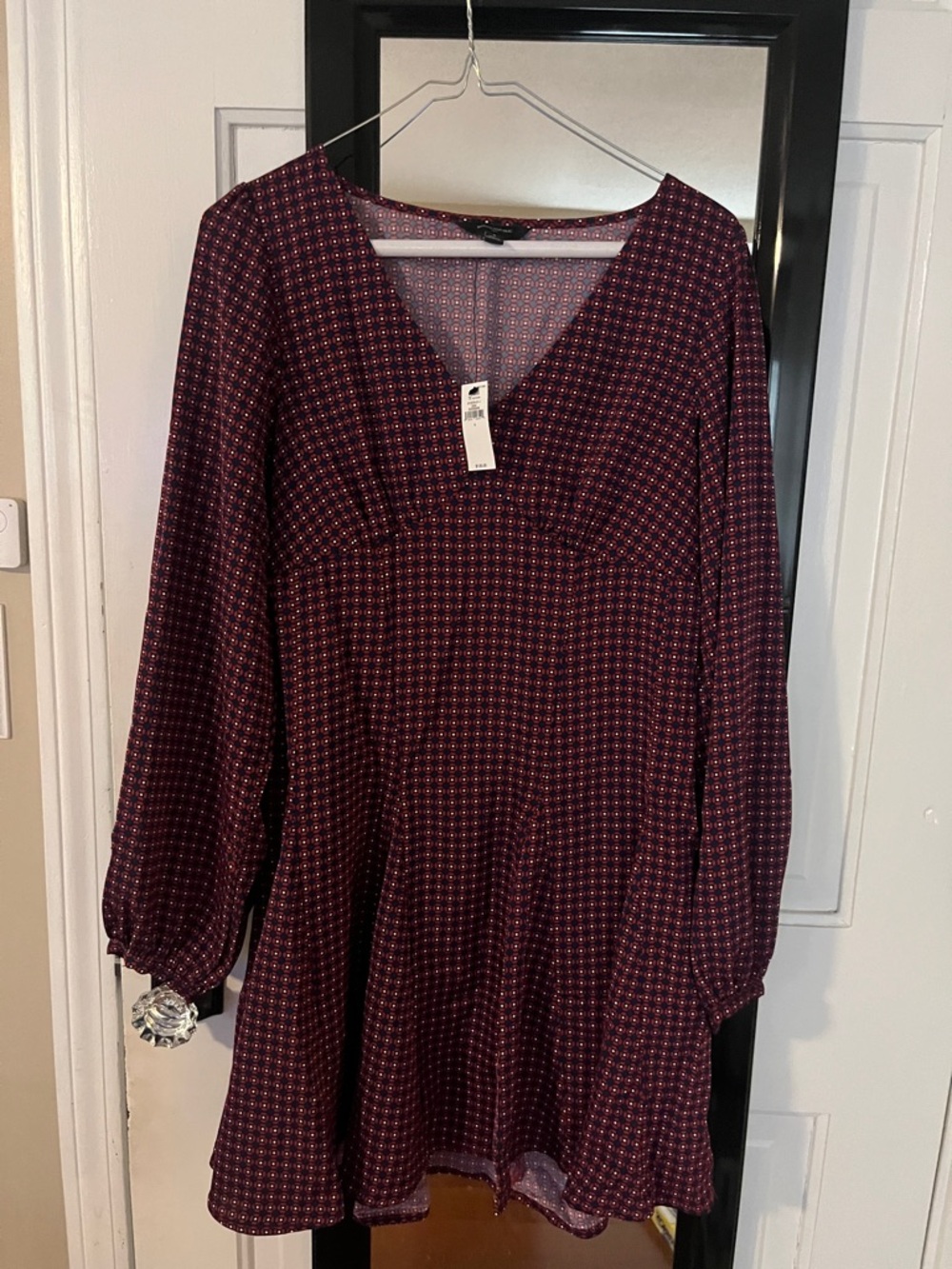 NWT Banana republic factory V-Neck Long Sleeve Mini Dress in Burgundy Geo Print